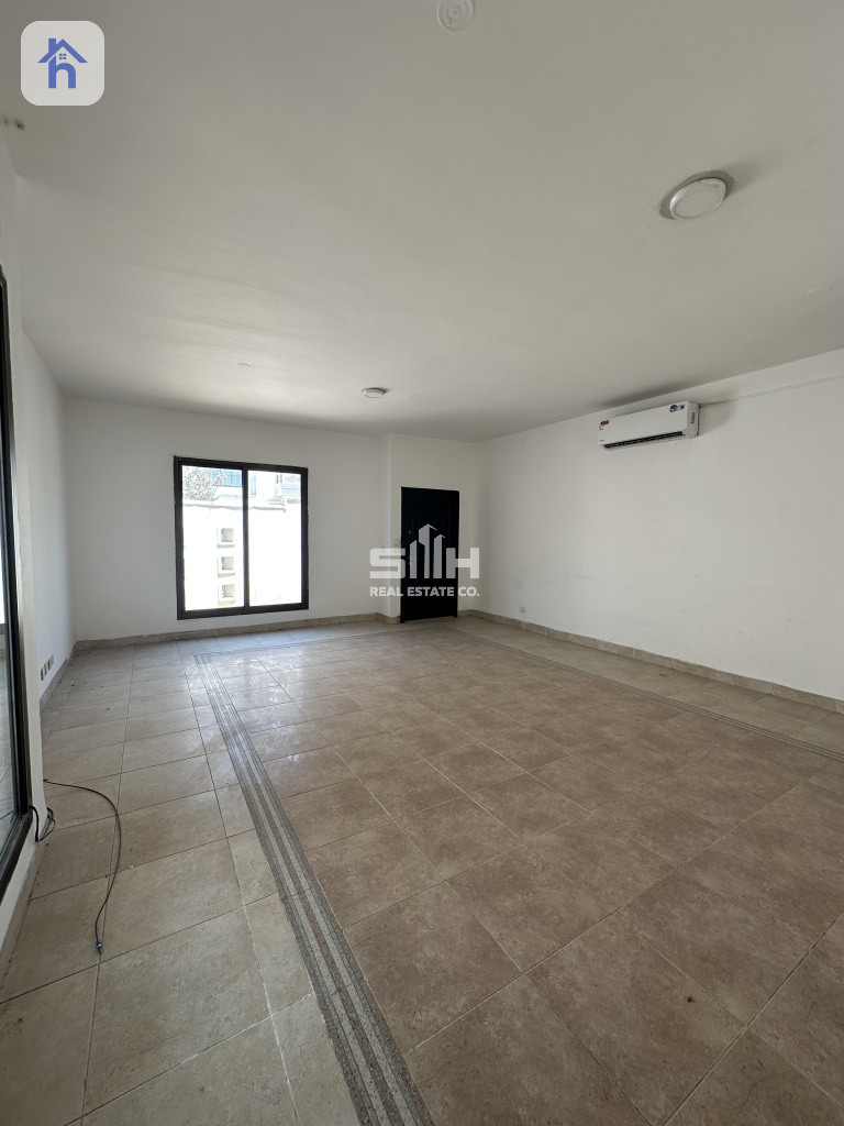Spacious 4 Bedroom House in Dream City Image 2