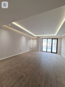 Spacious Apartment with 4 Bedrooms image 4