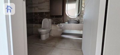 Spacious 4 Bedroom Family House image 9