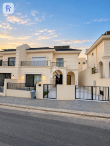 Modern House image 1