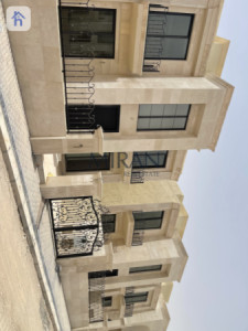 Modern 4 Bedroom House image 3