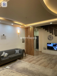 Spacious House with 5 Bedrooms image 4