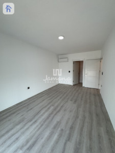 Spacious Apartment with 4 Bedrooms Image 4