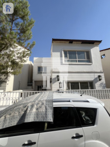Spacious Commercial House, Ideal Location! image 2