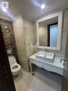 Luxurious 5-Bedroom Apartment in Erbil Image 14