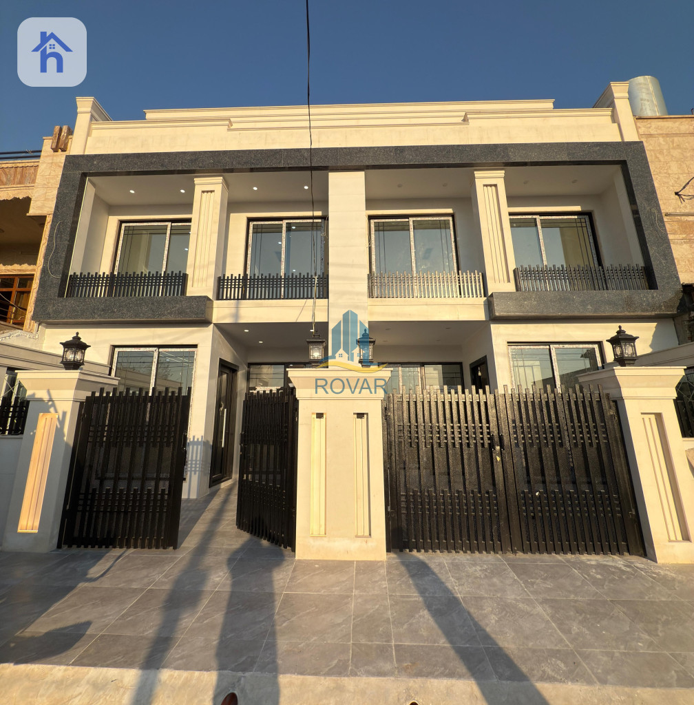 Twin House Opposite Garden