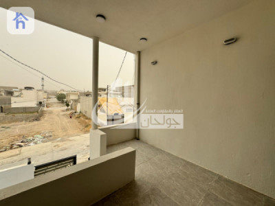 House One Floor and Half image 8