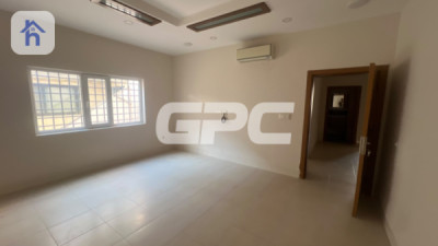 Luxurious 4-Bedroom Home for Rent image 10