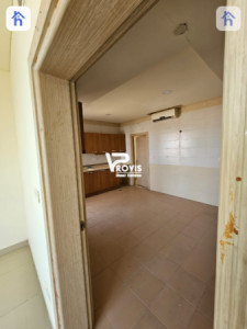 Spacious Apartment on 9th Floor Image 6