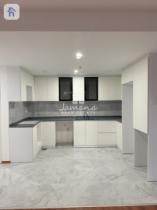 Modern Apartment with Stunning Views image 1