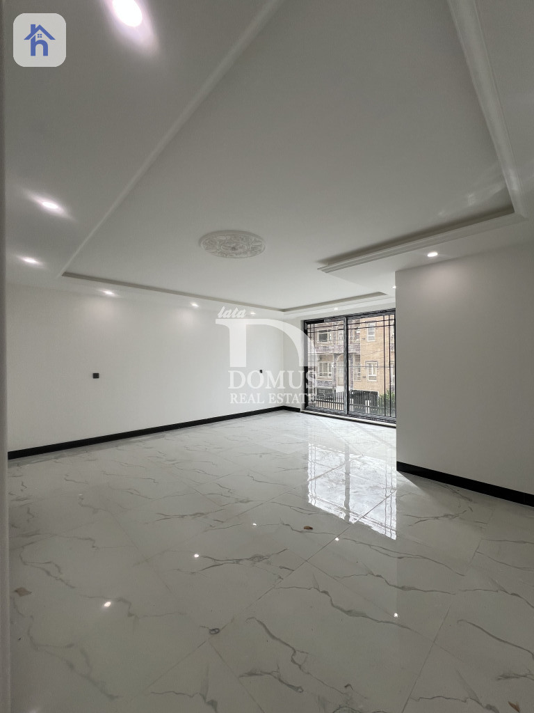 Luxurious Villa with 6 Bedrooms Image 13