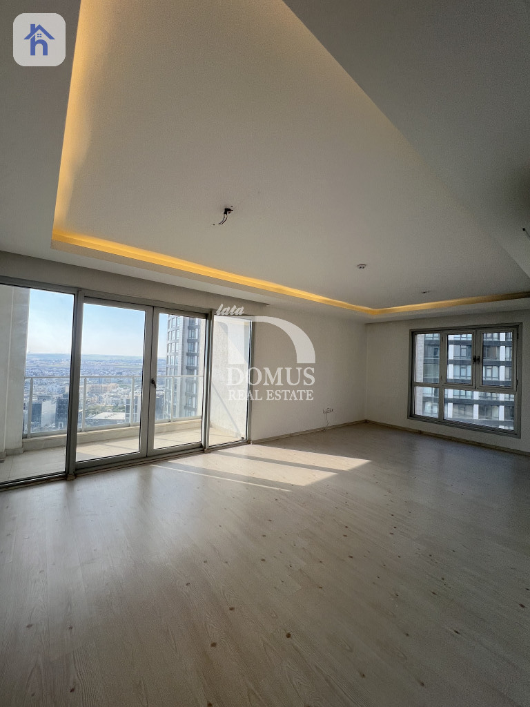 Luxurious 3-Bedroom Flat with Stunning Views Image 2