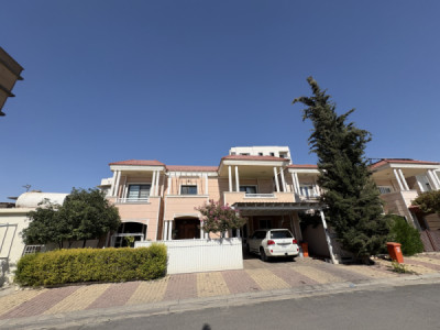 منزل عصري بـ 4 غرف نوم للبيع image 1