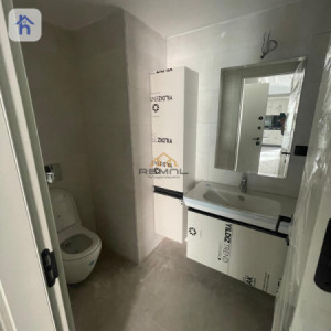 Modern Apartment image 6