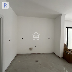 Spacious House with 4 Bedrooms image 2