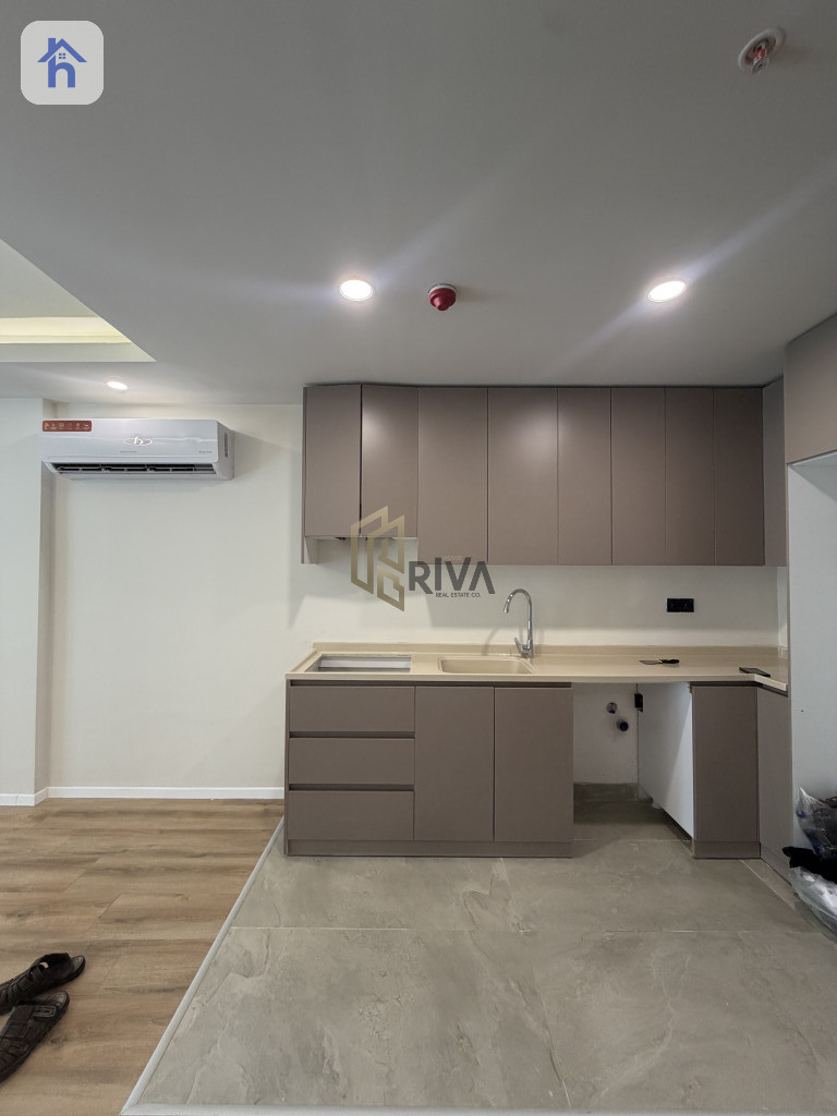 Modern 1 Bed Apartment Image 2