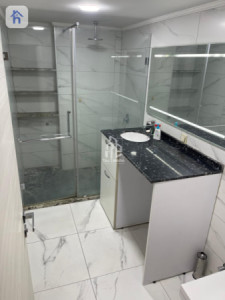 Modern Apartment in Prime Location Image 5