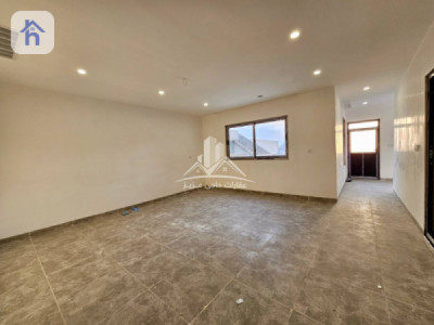 Spacious House with 4 Bedrooms image 15