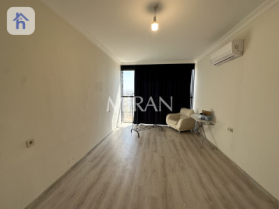 Modern Apartment image 4