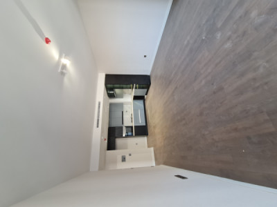 Modern apartment in prime location image 6