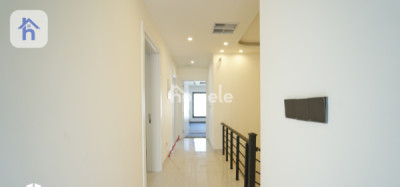 Modern 4-Bedroom House for Rent Image 9