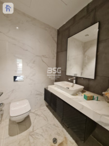 Spacious Apartment with 4 Bedrooms image 6