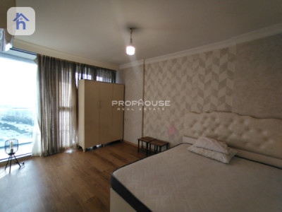 شوقەیەکی ئارام بۆ یەک ژووری نوستن لەگەڵ دیمەنێکی جوان image 2