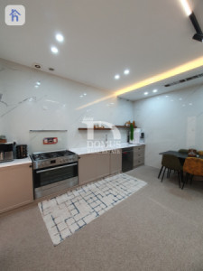 Elegant 5-Bedroom Villa Image 14
