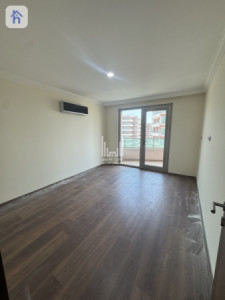Luxurious 5-Bedroom Apartment in Erbil Image 9