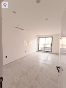 Spacious Family Home with Multiple Rooms Resim 14