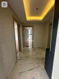 Luxurious Apartment in Prime Location Image 9