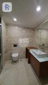 Spacious 6 Bedroom Apartment image 8