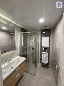 شوقەیەکی مۆدێرن بۆ دوو ژووری نوستن لە هەولێر وێنە 9