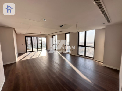 Luxurious 4-Bedroom Apartment on High Floor image 24