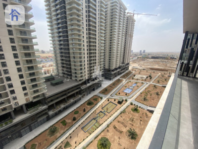 Spacious Apartment with Modern Design Image 10