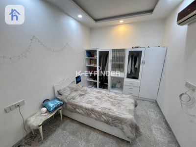 Furnished home with 5 bedrooms Image 8