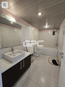 Modern Apartment with 3 Bedrooms Image 7