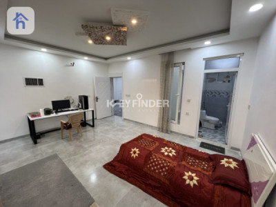 Furnished home with 5 bedrooms Image 15