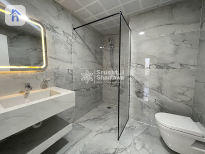 Spacious 2 Bedroom Apartment with Stunning Views Image 10