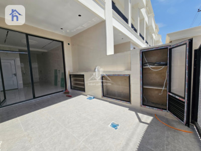 House Opposite Garden Image 3