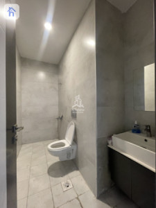 Modern Apartment image 8
