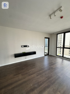 Modern Apartment image 3