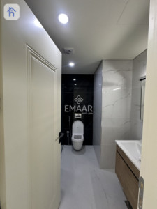 Bright 4-Bedroom Apartment image 8