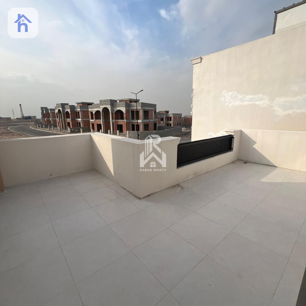 House Opposite Garden Image 12