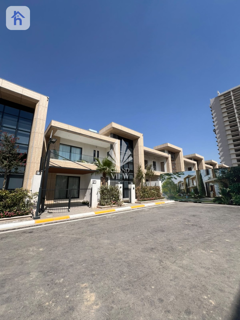 Spacious Family Home in Asco Village — 2