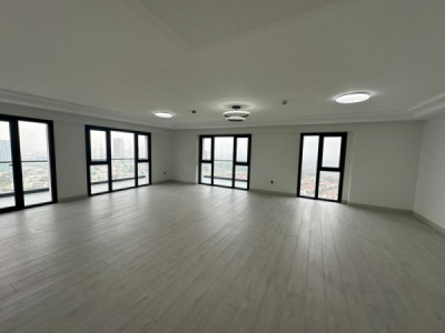 Modern 4-Bedroom Apartment image 1
