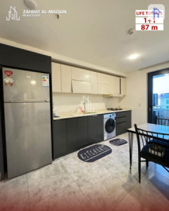 Modern 1-BR Apartment In Life Towers Image 3