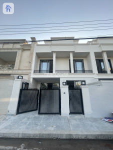 House Opposite Garden image 1