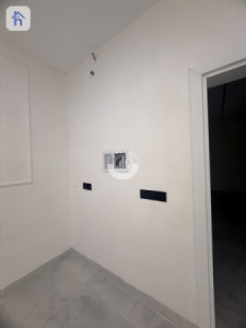 Spacious House with 4 Bedrooms image 5