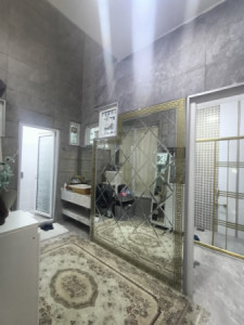 Spacious House with 5 Bedrooms Resim 8